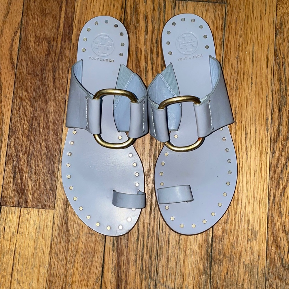 Tory Burch “Ravello” studded toe-loop sandal - size 6.5